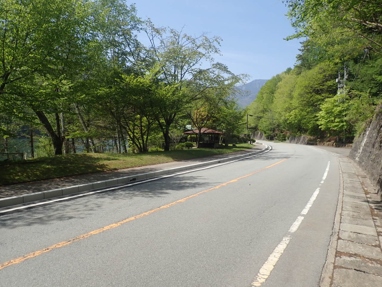 画像 (国道140号舗装工事　三富川浦)