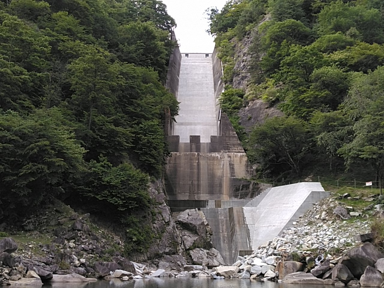 画像 (広瀬ダム洪水吐減勢工改良Ⅱ期工事(一部債務))